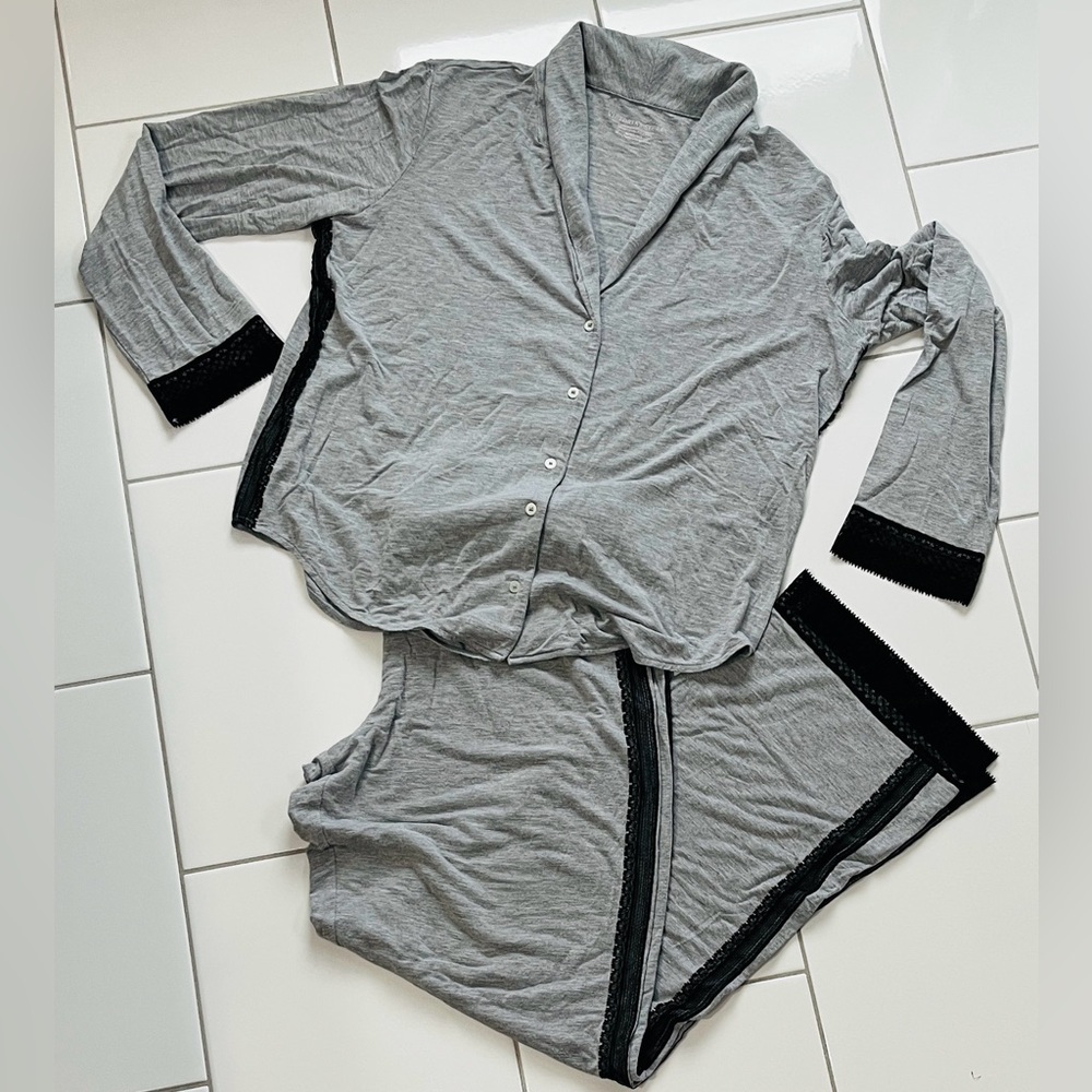 Victoria's Secret Gray Jersey Pajama Set

💵Bundle&Save💵